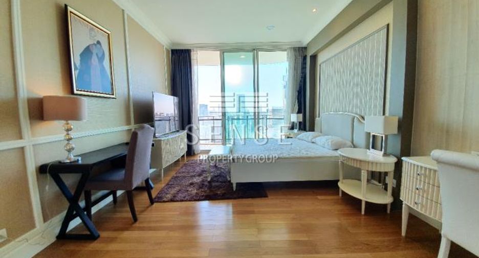 For rent 4 bedrooms condo in Watthana, Bangkok