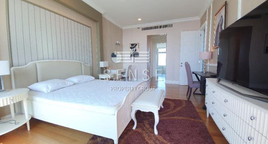 For rent 4 bedrooms condo in Watthana, Bangkok