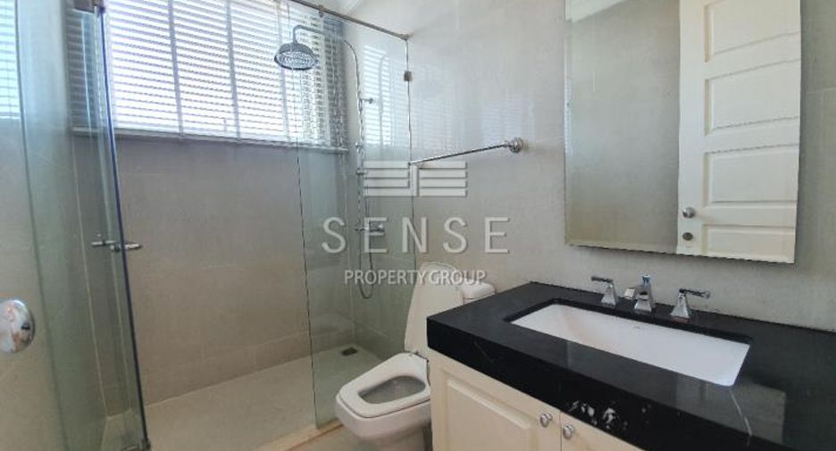 For rent 4 bedrooms condo in Watthana, Bangkok