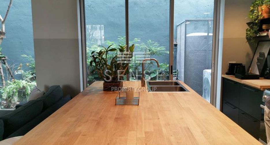 For sale and for rent 3 bedrooms townhouse in Watthana, Bangkok