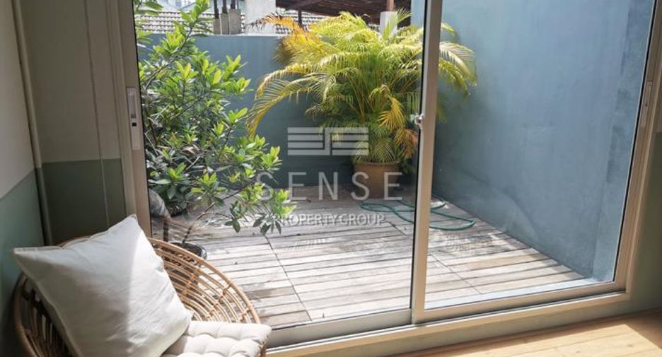 For sale and for rent 3 bedrooms townhouse in Watthana, Bangkok