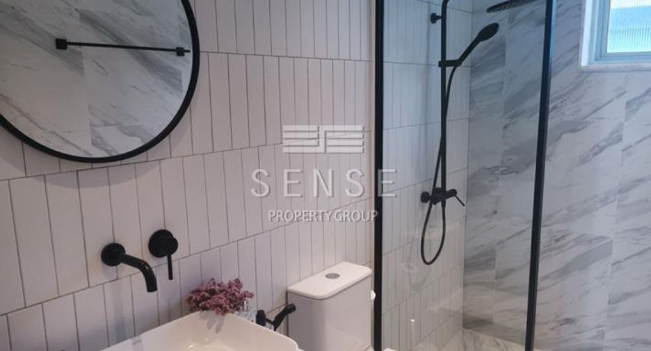 For sale and for rent 3 bedrooms townhouse in Watthana, Bangkok