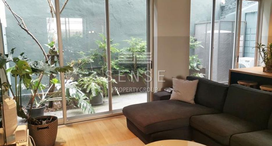 For sale and for rent 3 bedrooms townhouse in Watthana, Bangkok