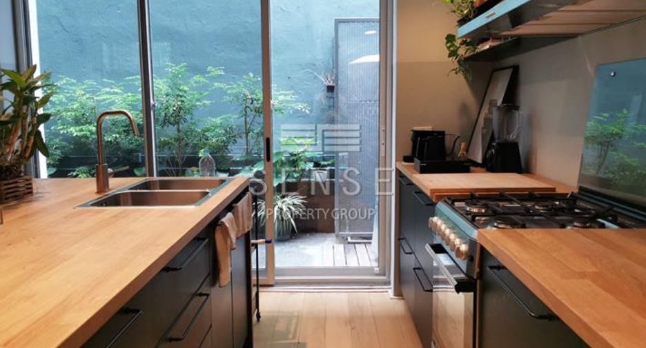 For sale and for rent 3 bedrooms townhouse in Watthana, Bangkok