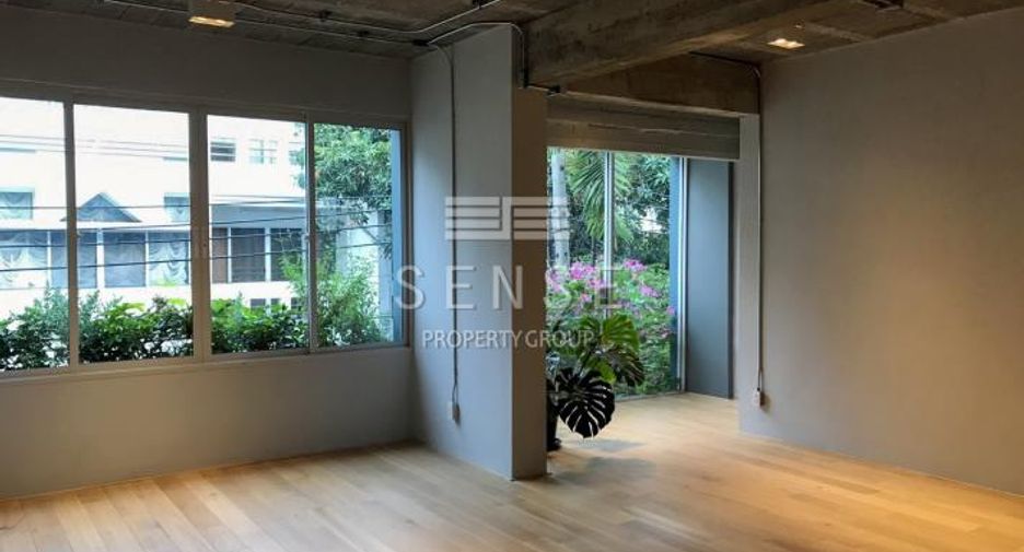 For sale and for rent 3 bedrooms townhouse in Watthana, Bangkok