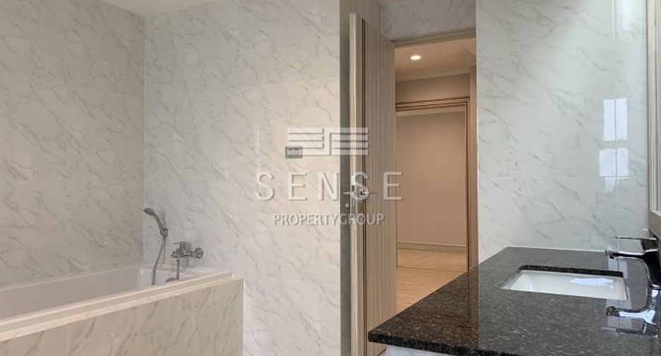 For rent 4 bedrooms condo in Khlong Toei, Bangkok