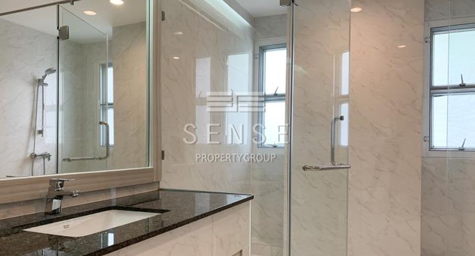 For rent 4 bedrooms condo in Khlong Toei, Bangkok