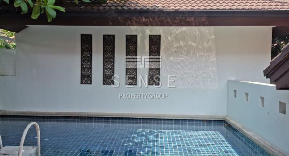 For rent 4 bedrooms house in Watthana, Bangkok