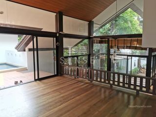 For rent 4 bedrooms house in Watthana, Bangkok