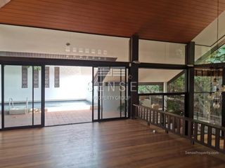 For rent 4 bedrooms house in Watthana, Bangkok