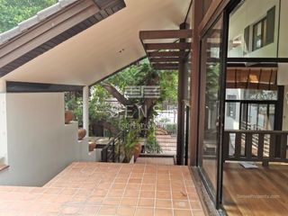 For rent 4 bedrooms house in Watthana, Bangkok