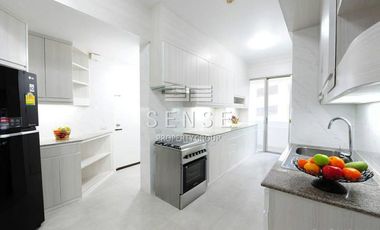 For rent 3 bedrooms condo in Khlong Toei, Bangkok