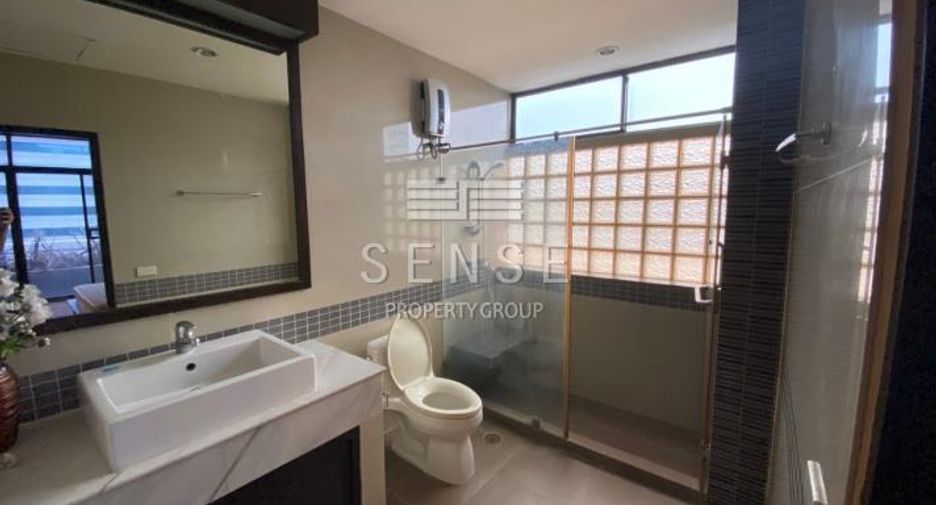 For rent 4 bedrooms condo in Watthana, Bangkok