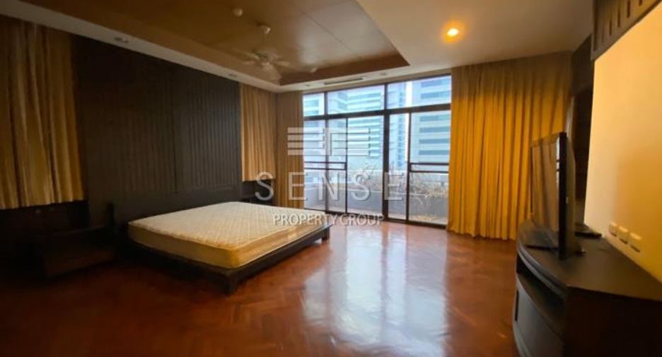 For rent 4 bedrooms condo in Watthana, Bangkok