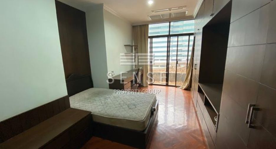 For rent 4 bedrooms condo in Watthana, Bangkok
