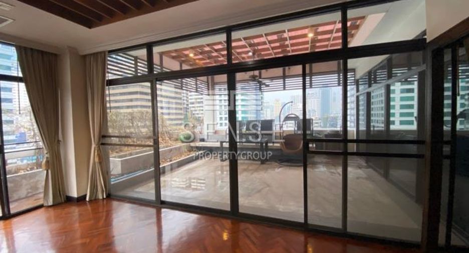 For rent 4 bedrooms condo in Watthana, Bangkok