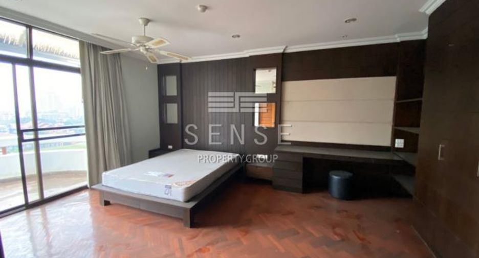 For rent 4 bedrooms condo in Watthana, Bangkok