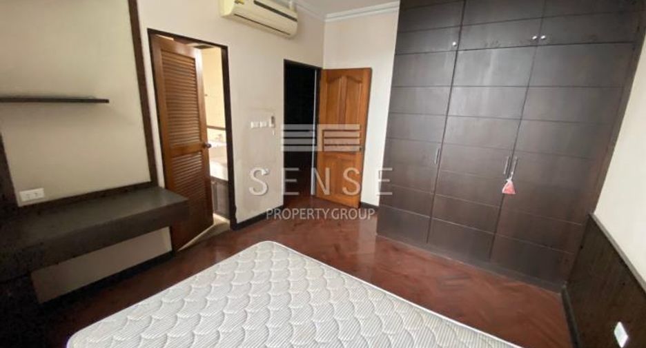 For rent 4 bedrooms condo in Watthana, Bangkok