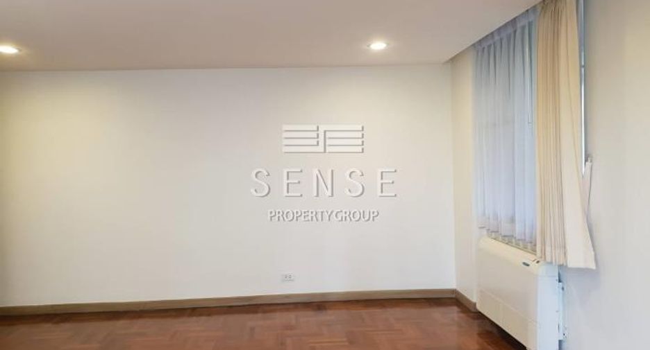 For rent 3 bedrooms condo in Khlong Toei, Bangkok