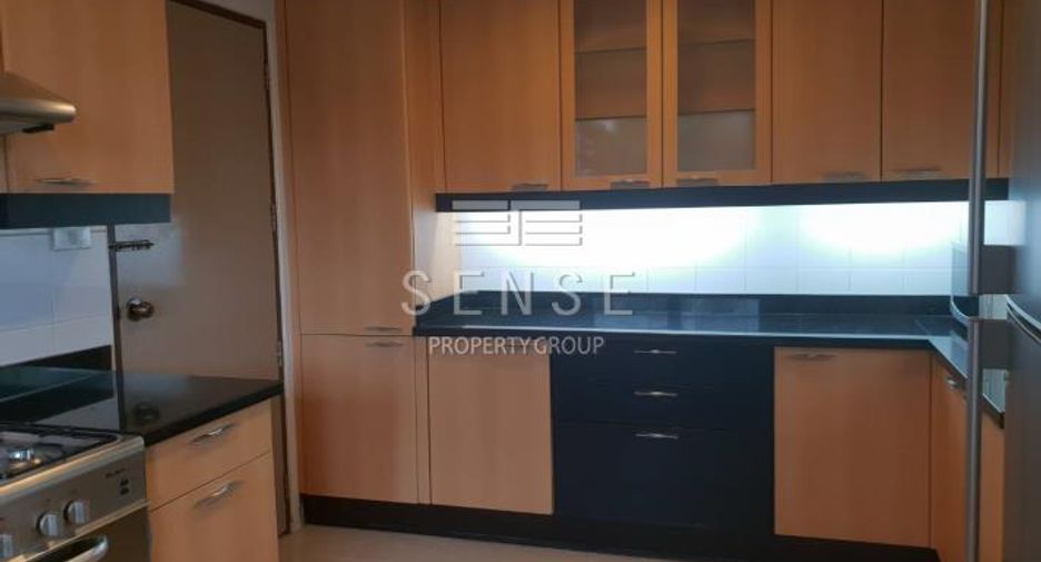 For rent 3 bedrooms condo in Khlong Toei, Bangkok