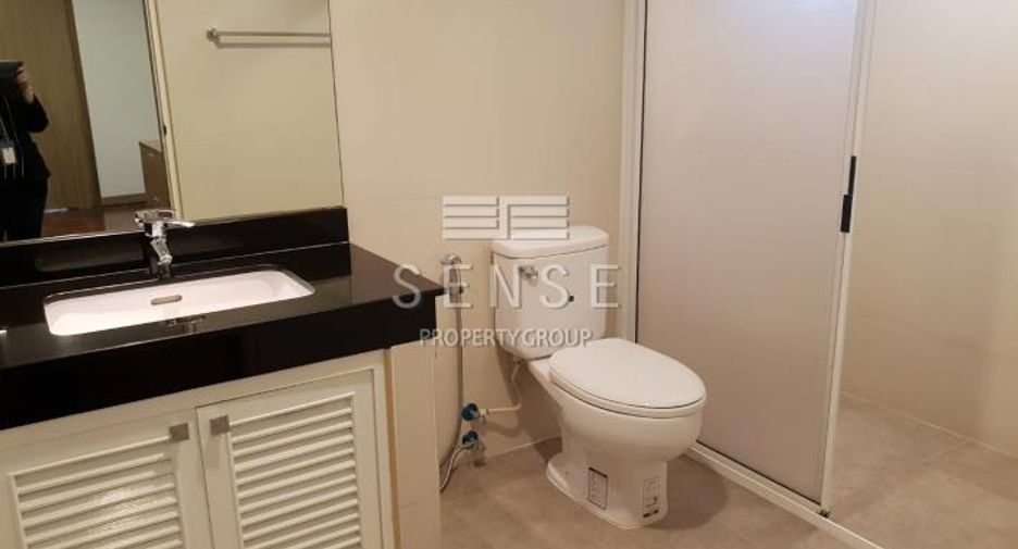 For rent 3 bedrooms condo in Khlong Toei, Bangkok