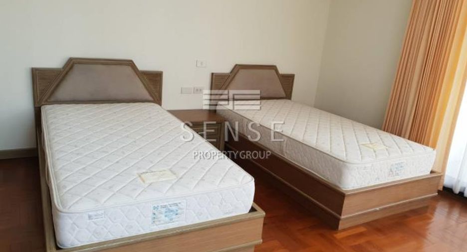For rent 3 bedrooms condo in Khlong Toei, Bangkok