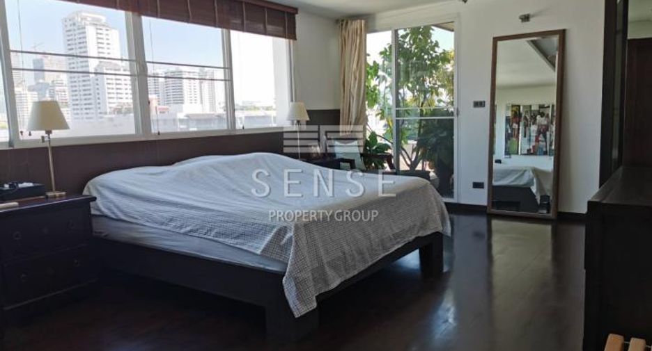 For sale 3 bedrooms condo in Watthana, Bangkok