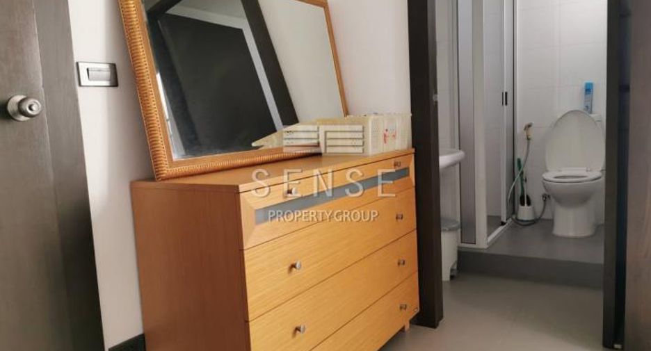 For sale 3 bedrooms condo in Watthana, Bangkok