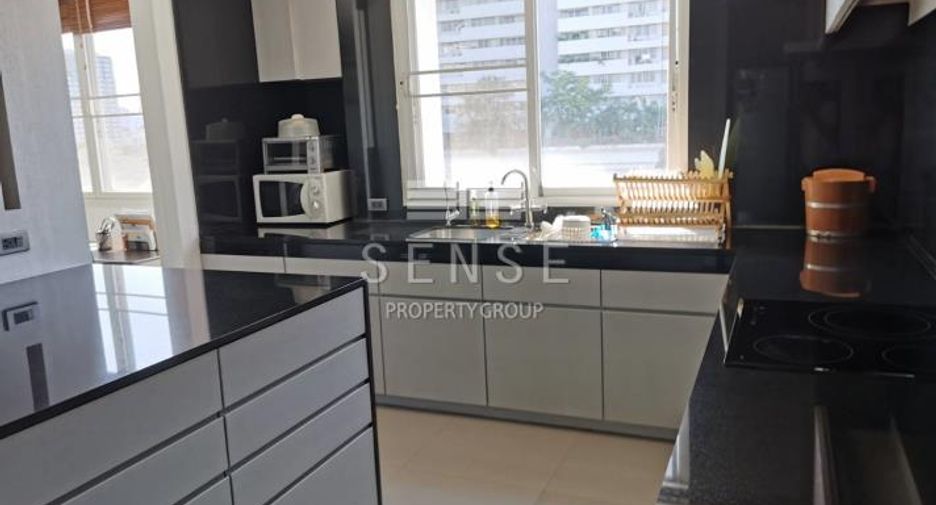 For sale 3 bedrooms condo in Watthana, Bangkok