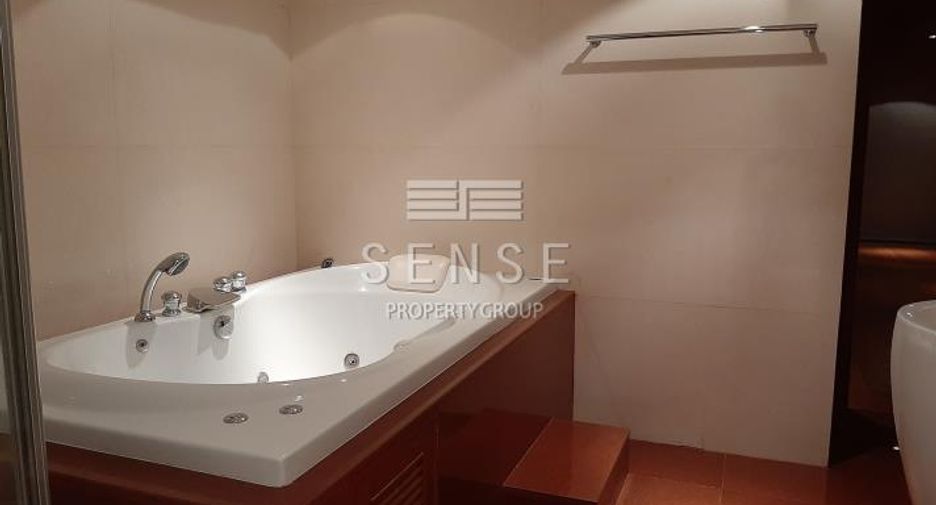 For sale 3 bedrooms condo in Pathum Wan, Bangkok