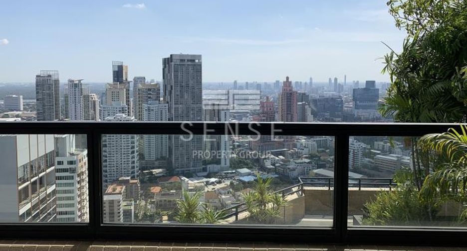For rent 2 bedrooms condo in Khlong Toei, Bangkok