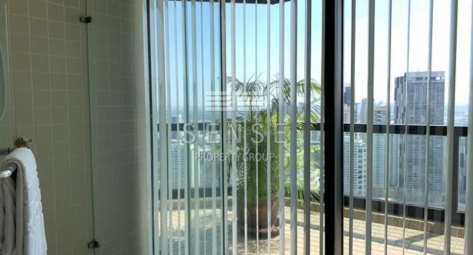 For rent 2 bedrooms condo in Khlong Toei, Bangkok