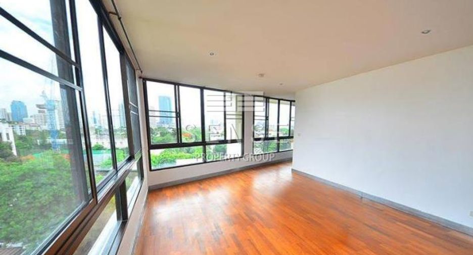 For rent 3 bedrooms condo in Watthana, Bangkok