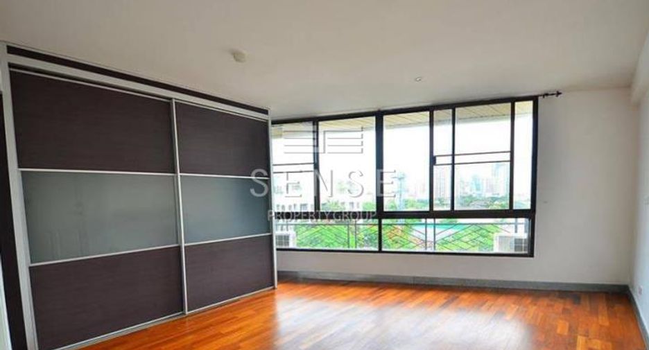For rent 3 bedrooms condo in Watthana, Bangkok