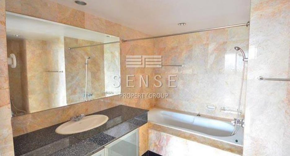 For rent 3 bedrooms condo in Watthana, Bangkok
