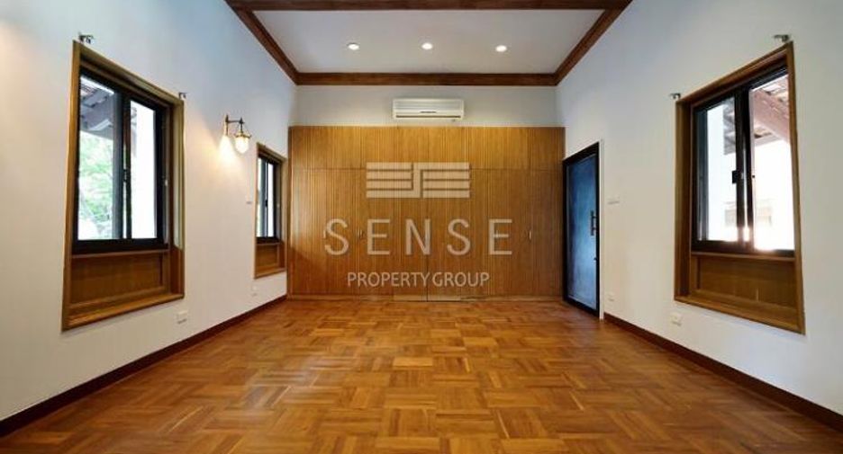 For rent 3 bedrooms house in Watthana, Bangkok