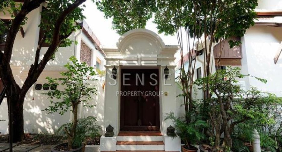 For rent 3 bedrooms house in Watthana, Bangkok