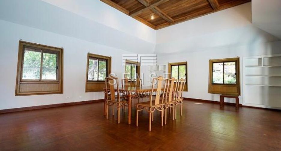 For rent 3 bedrooms house in Watthana, Bangkok