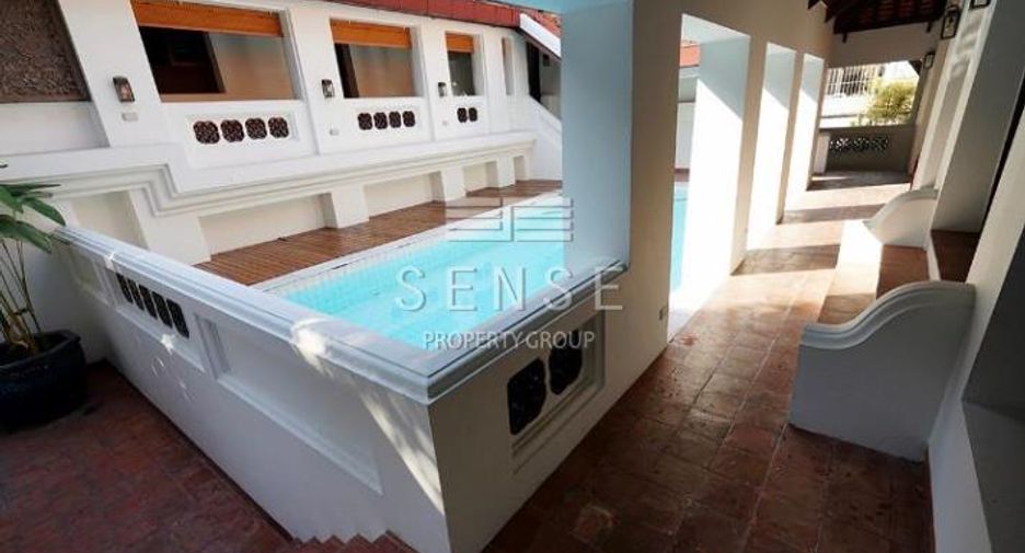 For rent 3 bedrooms house in Watthana, Bangkok