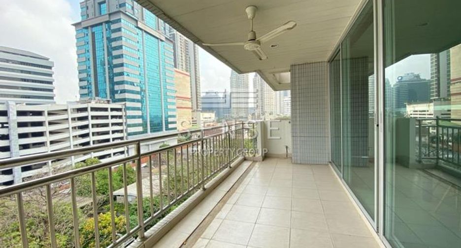 For rent 3 bedrooms condo in Sathon, Bangkok