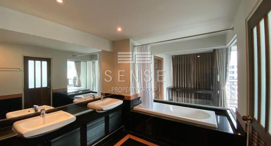 For rent 3 bedrooms condo in Sathon, Bangkok
