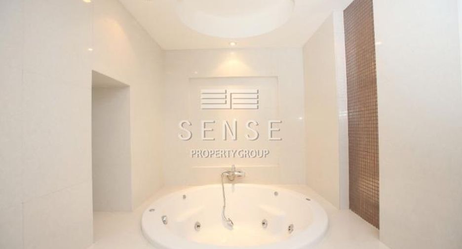 For rent 4 bedrooms condo in Pathum Wan, Bangkok