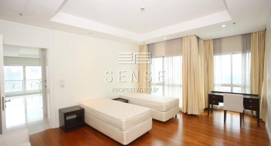 For rent 4 bedrooms condo in Pathum Wan, Bangkok