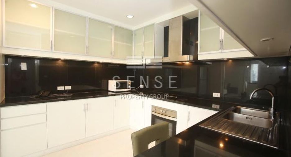 For rent 4 bedrooms condo in Pathum Wan, Bangkok