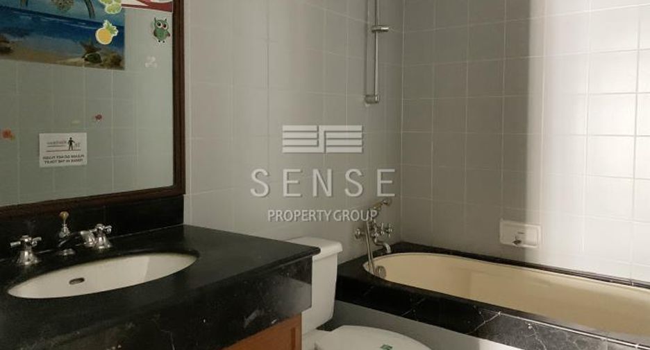 Condo en alquiler de 3 habitaciones en Khlong Toei, Bangkok