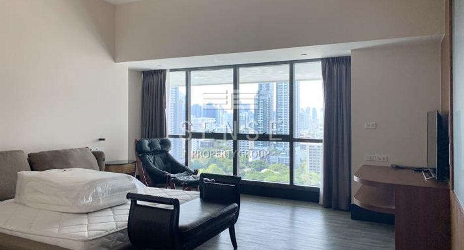 For rent 3 bedrooms condo in Watthana, Bangkok