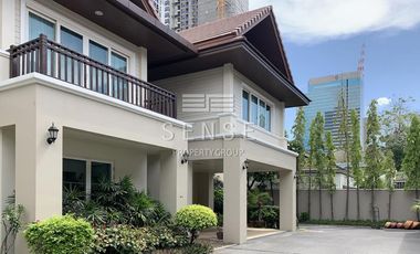 For rent 4 bedrooms house in Khlong Toei, Bangkok