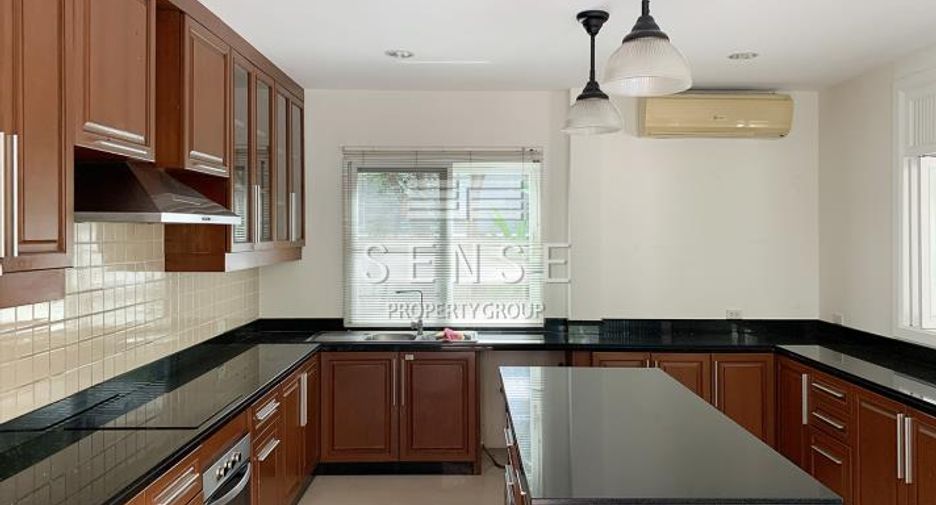 For rent 4 bedrooms house in Khlong Toei, Bangkok