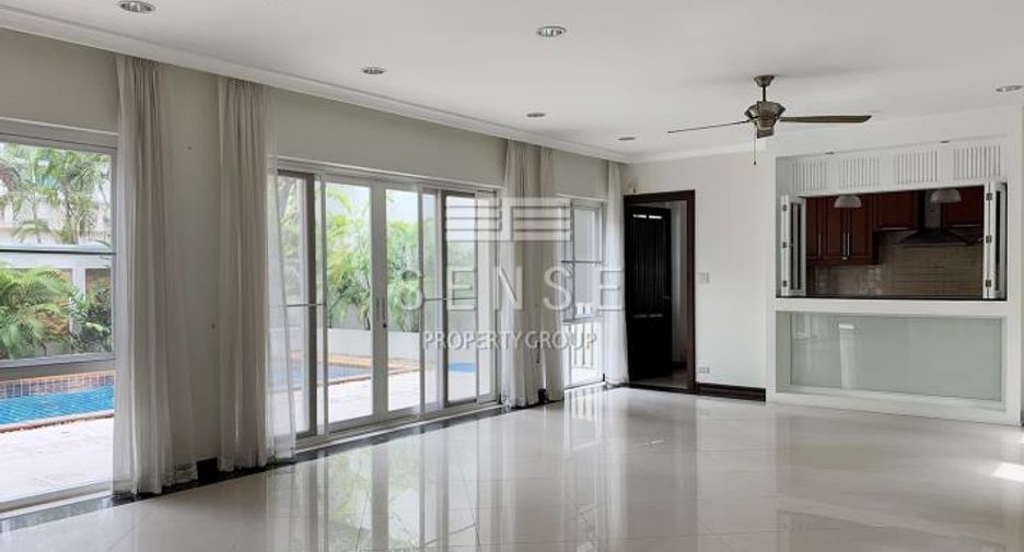 For rent 4 bedrooms house in Khlong Toei, Bangkok