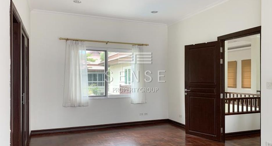 For rent 4 bedrooms house in Khlong Toei, Bangkok